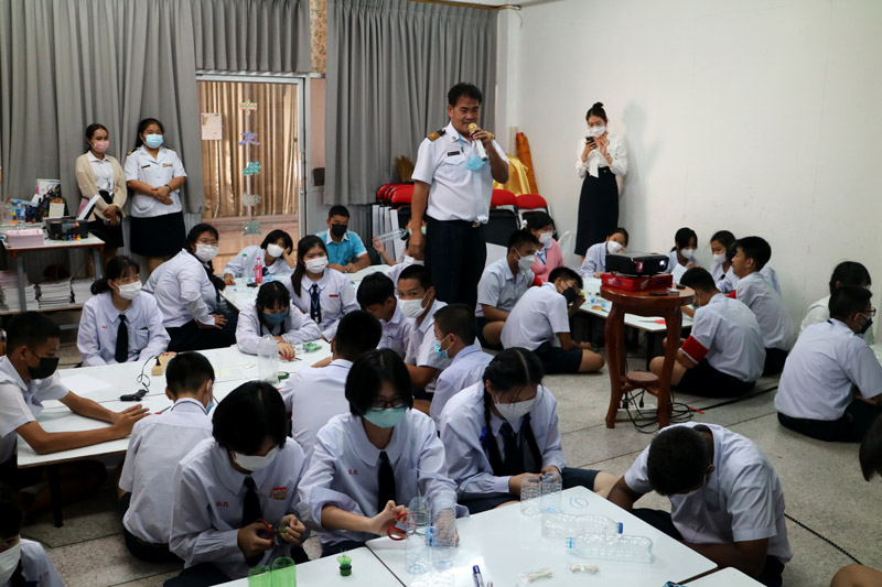 กิจกรรมอนุรักษ์สิ่งแวดล้อม ประดิษฐ์ดอกไม้จากขวดพลาสติก กิจกรรมอนุรักษ์สิ่งแวดล้อม ประดิษฐ์ดอกไม้จากขวดพลาสติก