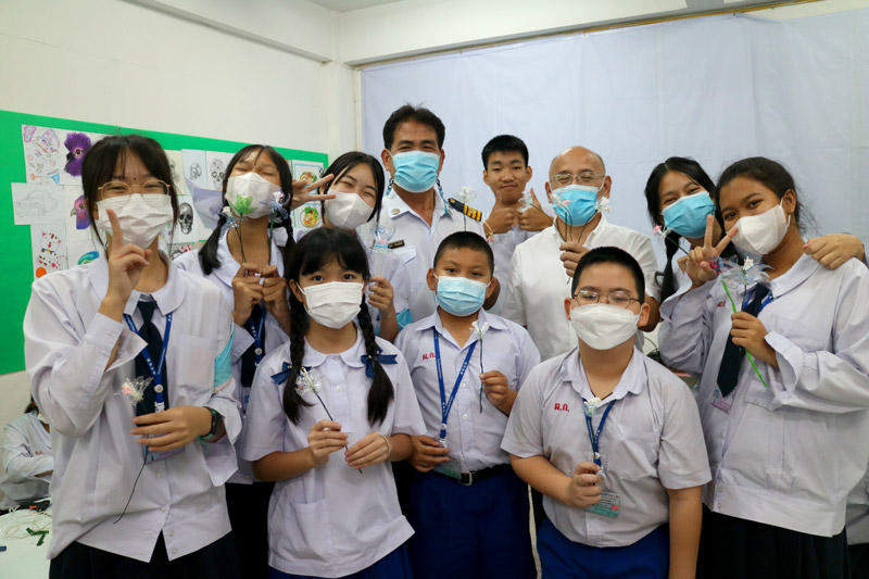 กิจกรรมอนุรักษ์สิ่งแวดล้อม ประดิษฐ์ดอกไม้จากขวดพลาสติก กิจกรรมอนุรักษ์สิ่งแวดล้อม ประดิษฐ์ดอกไม้จากขวดพลาสติก