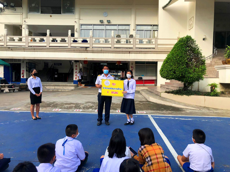 มอบทุนการศึกษาให้แก่นักเรียนที่มีผลการเรียนดีในระดับชั้นมัธยมศึกษาปีที่ 1 มอบทุนการศึกษาให้แก่นักเรียนที่มีผลการเรียนดีในระดับชั้นมัธยมศึกษาปีที่ 1
