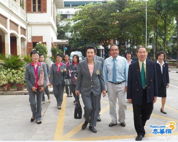 培知公学访问团赴南邦育华学校访问学习曹年裕主席致词祝许雪君主席一行访问圆满成功