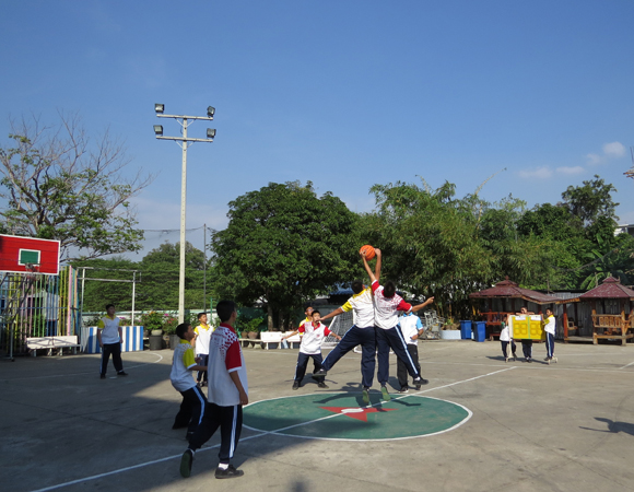 沙场秋点兵 ，健儿志高远 培知公学校内运动会